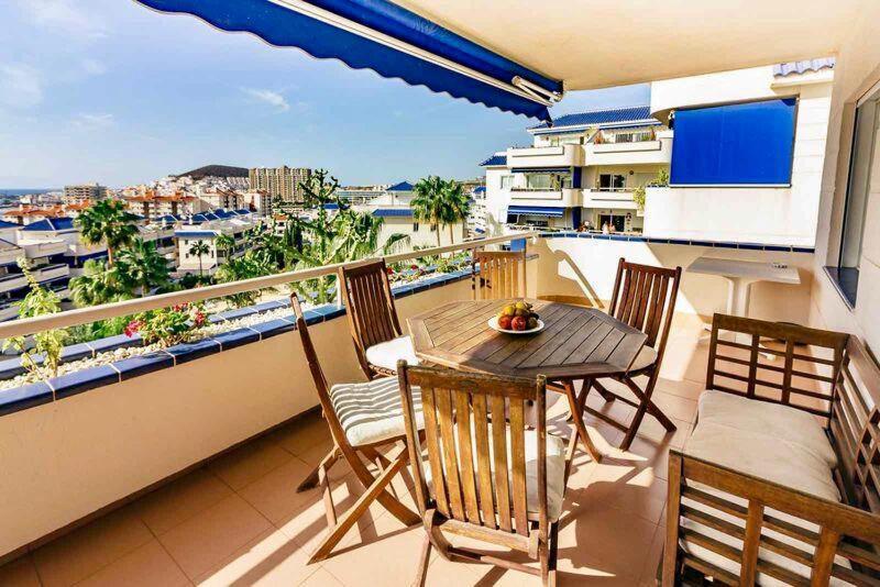 Large Direct Ocean Front 4bd