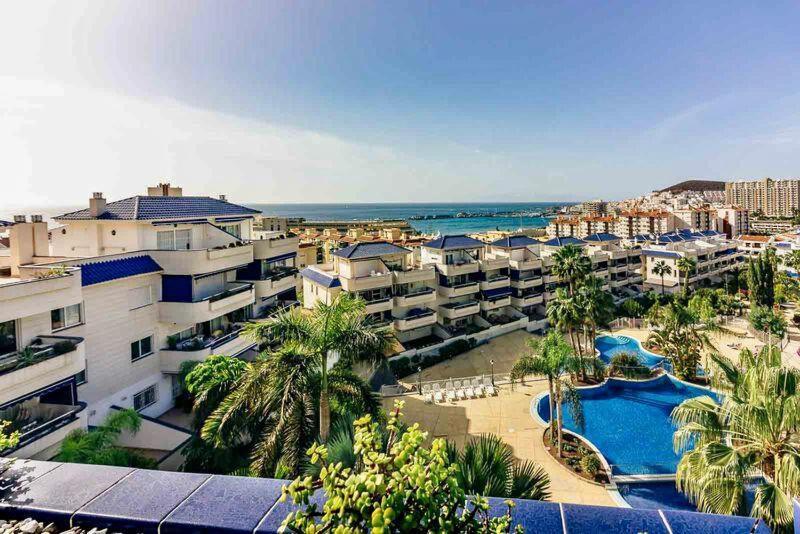 Large Direct Ocean Front 4bd