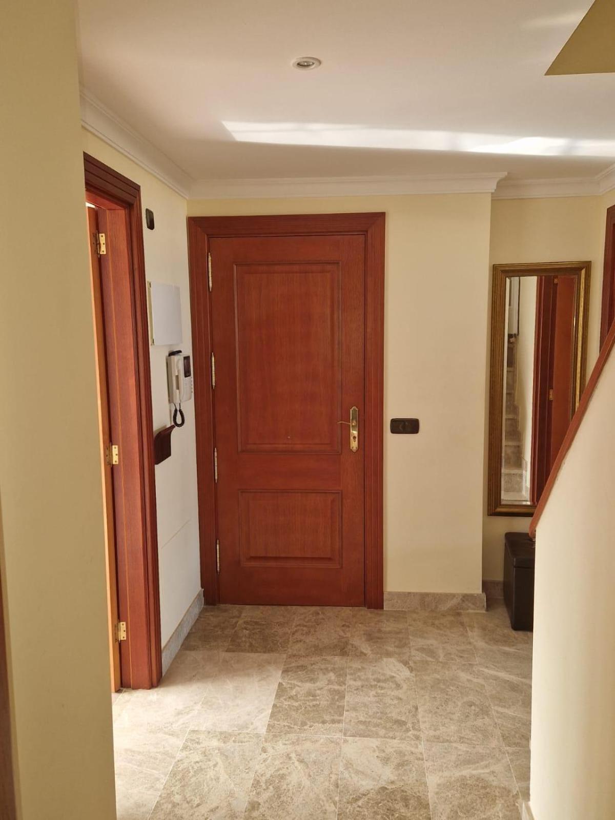 Large Direct Ocean Front 4bd *