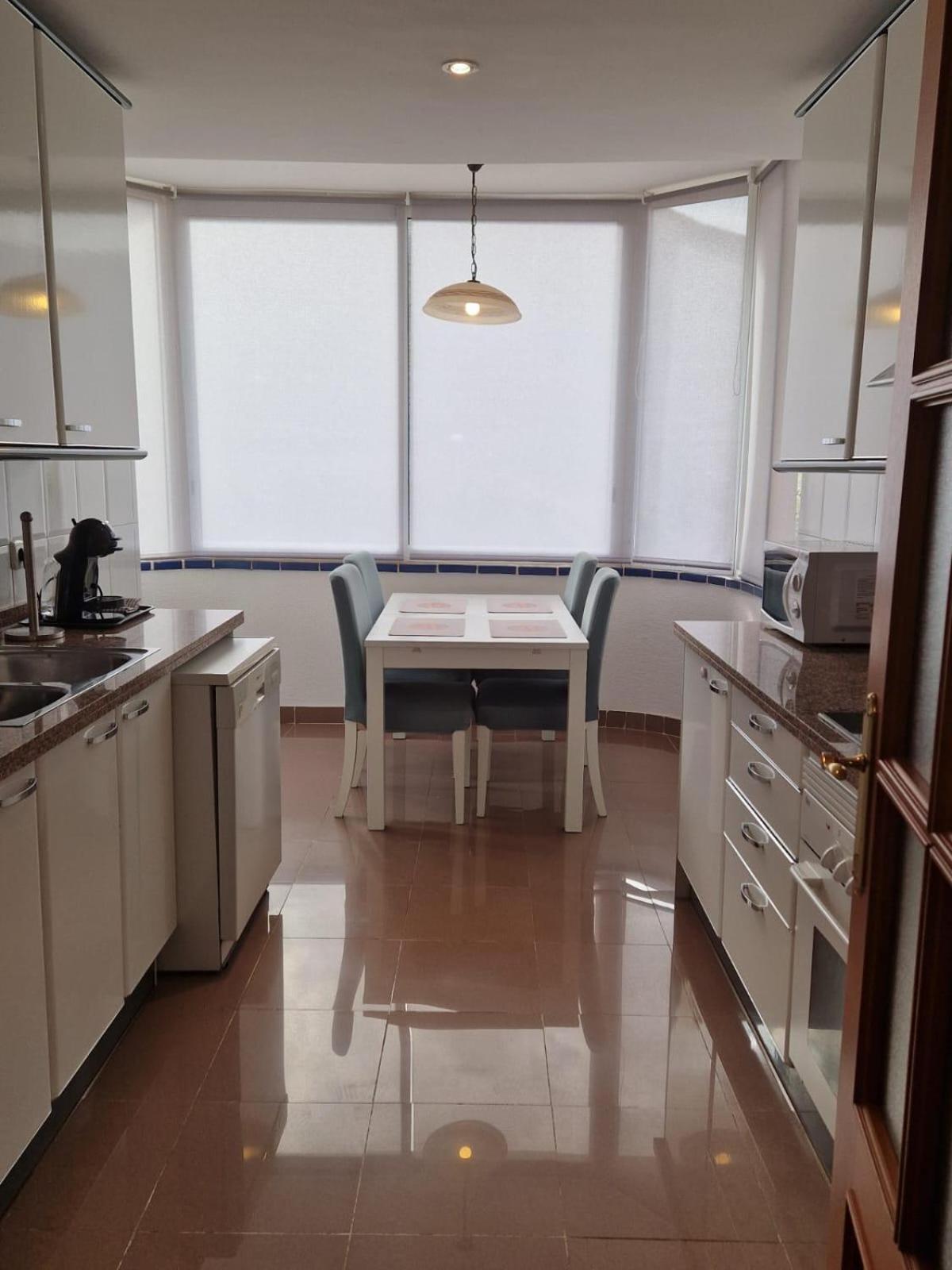 Large Direct Ocean Front 4bd Apartment