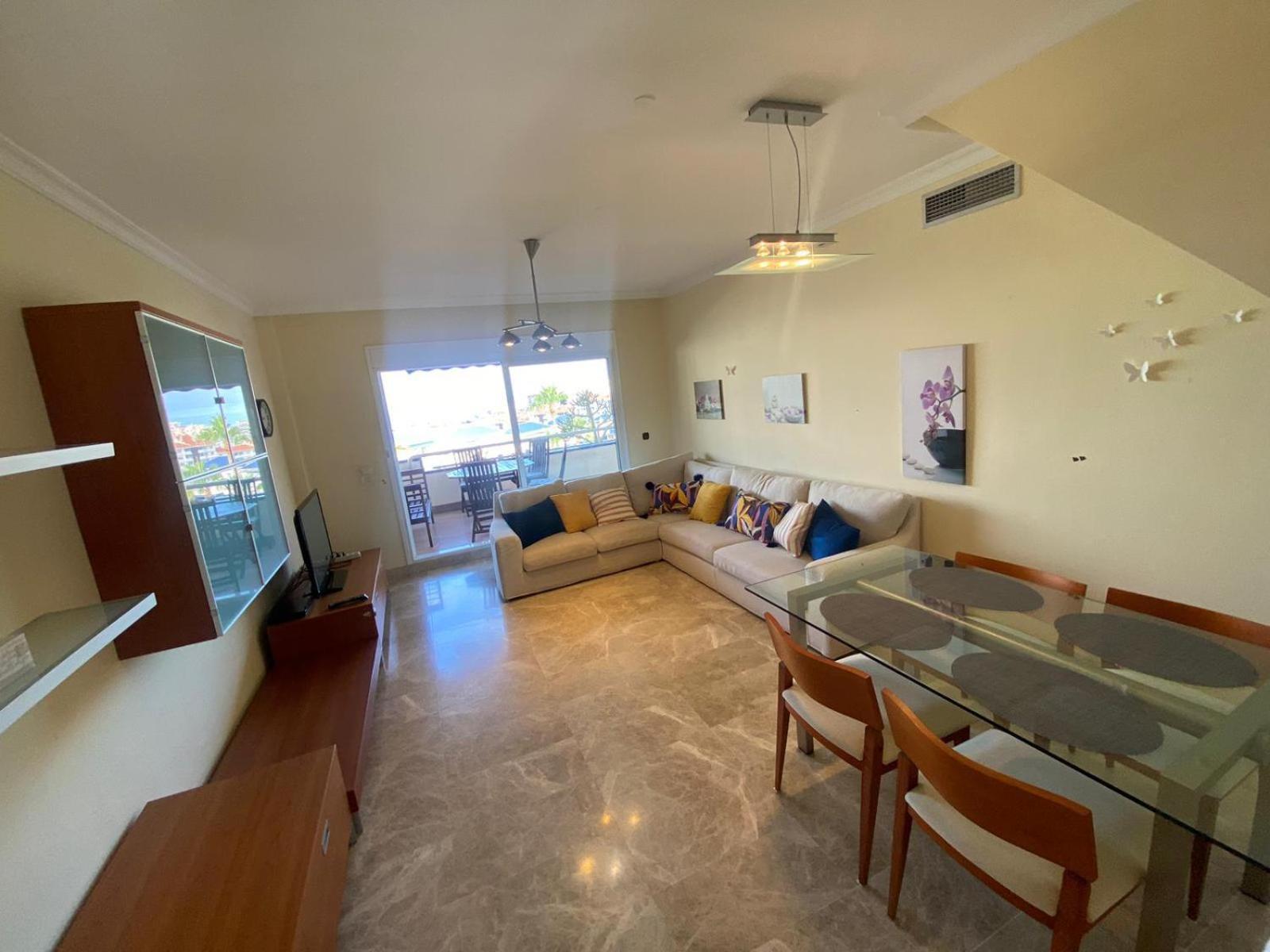 Large Direct Ocean Front 4bd *